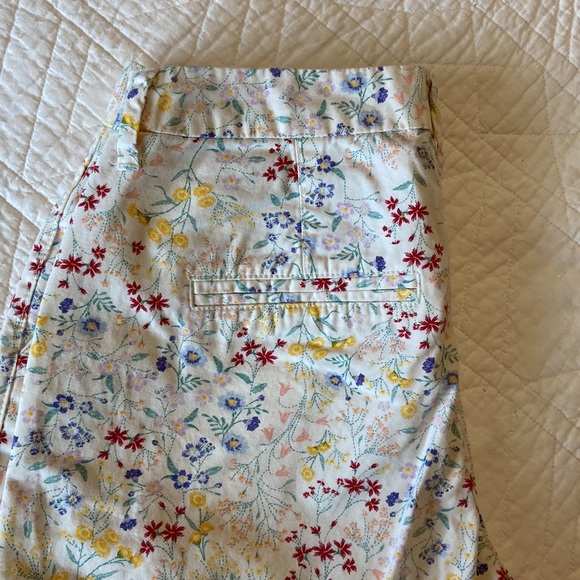Old Navy Floral Shorts - Picture 5 of 7